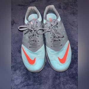 Nikes size 9 FS lite run sneakers